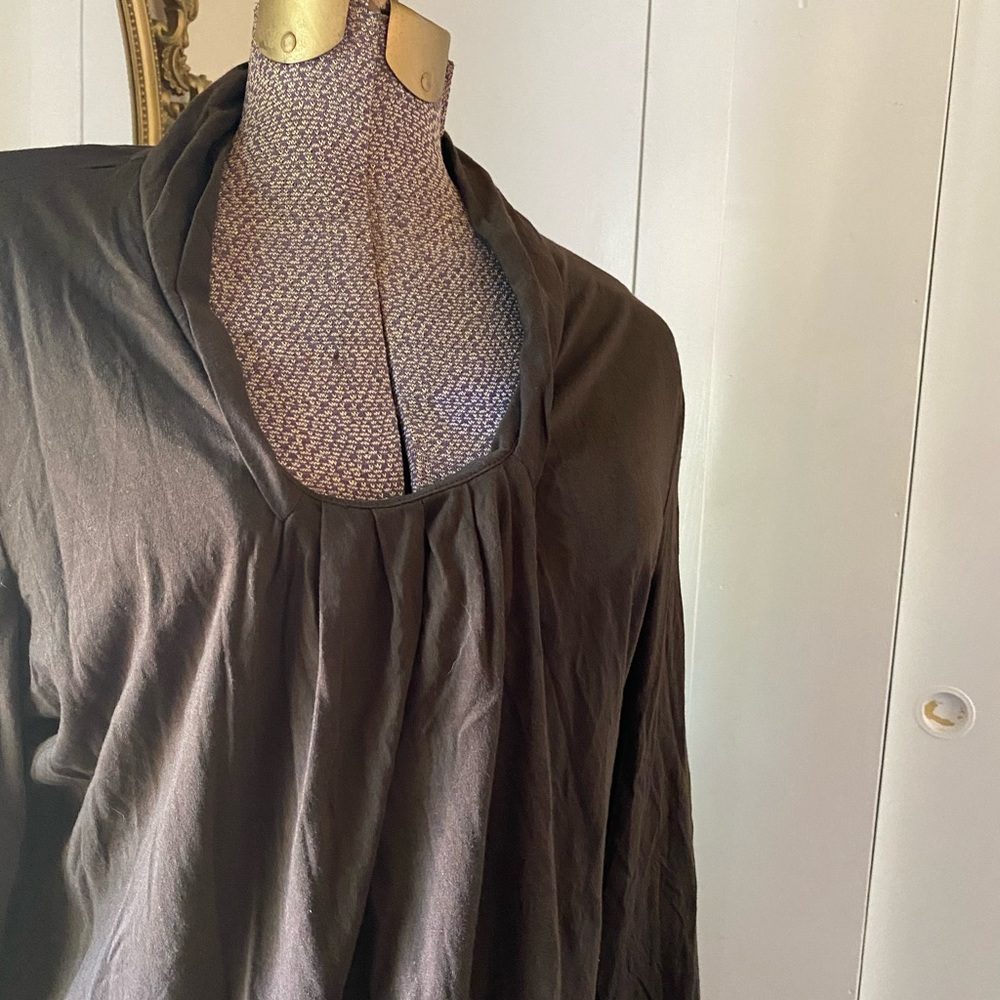 Brown cotton shirt with v-neck hem
